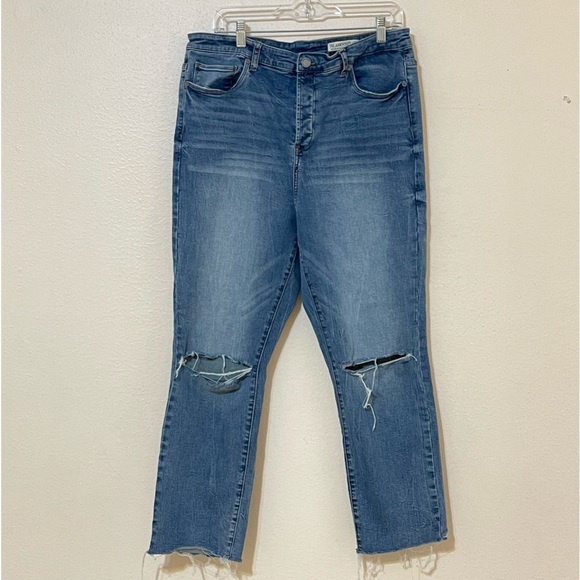 Blank NYC The Madison High Rise Crop Distressed Straight Leg Jeans Size 32 - Picture 1 of 11